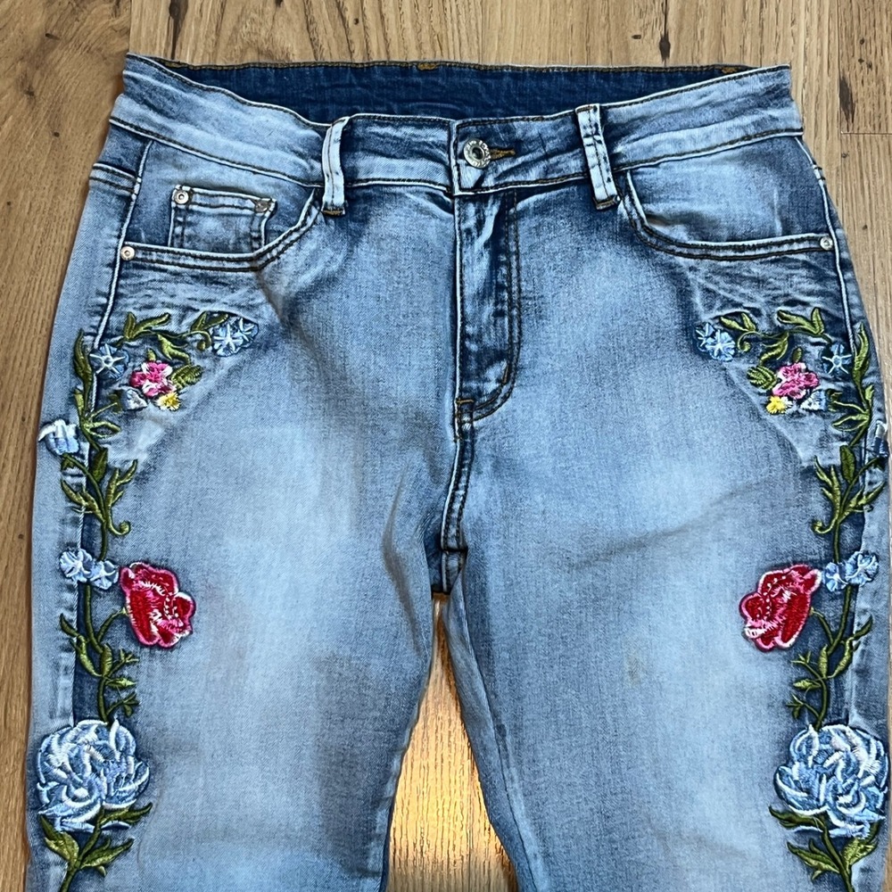Womens Flare Jeans 29 Waist Light Wash Floral Embroidered Denim Raw Hem Boho - Picture 4 of 11